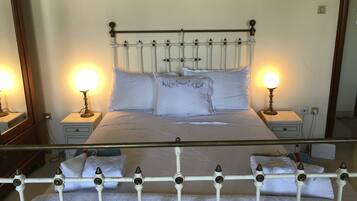 Traditional House | 1 bedroom, premium bedding, down duvets, individually decorated