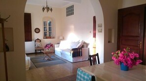 複式房屋 (Patio Flat) | 客廳