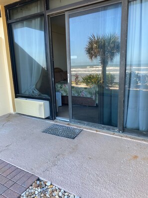 Exterior detail - Oceanfront1st floor Hawaiian Inn - Pools Open (Daytona Beach Shores)