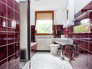 Bathroom | Shower, towels