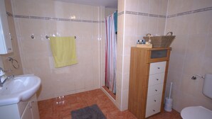 House | Bathroom - Characteristic Holiday Home in Beautiful Surroundings to Enjoy Both During Summer or Winter (Mezileci)