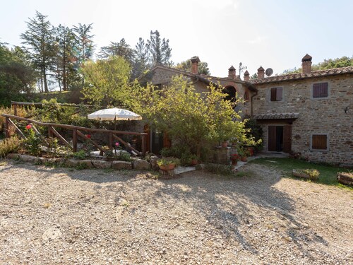 Idyllic Farmhouse With Bbq, Swimming Pool, Terrace, Garden