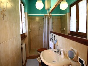 Villa | Bagno | Doccia, asciugamani