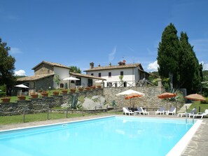 House | Exterior - Beautiful Apartment With Private Terrace and Panoramic Swimming Pool (Città di Castello)