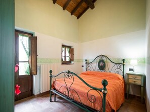 Casa | 1 habitación, muebles diferentes y ropa de cama 