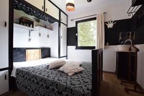 Chalet | 2 bedrooms, individually furnished