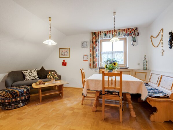 Apartment | Dining