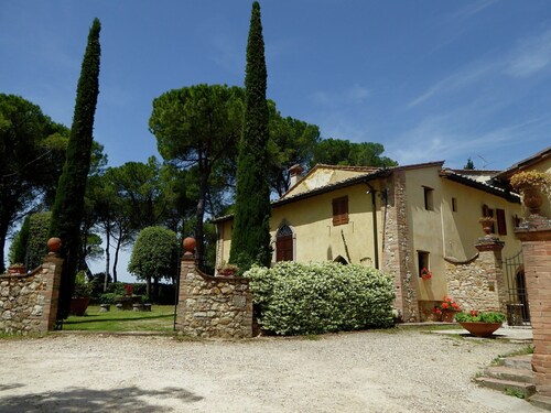 Peaceful Apartment in San Gimignano Tuscany With Pool