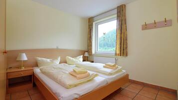 Apartemen | 2 kamar tidur dan dilengkapi dengan perabotan berbeda-beda