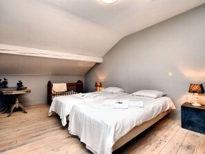 House | 6 bedrooms, individually furnished, iron/ironing board, bed sheets - Luxurious Holiday Home in Érezée with Hot Tub (Erezee)