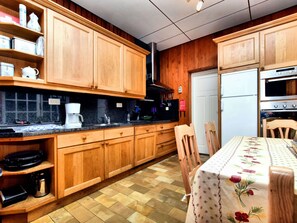 House | Dapur peribadi | Kerusi tinggi