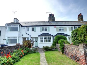 Exterior - Spacious Home With sea Theme Directly Situated at the sea in Broadstairs (Broadstairs)