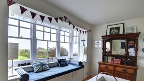 Unclassified image, 3 of 11, button - Spacious Home With sea Theme Directly Situated at the sea in Broadstairs (Broadstairs)