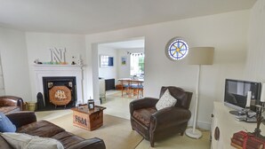 Unclassified image, 5 of 11, button - Spacious Home With sea Theme Directly Situated at the sea in Broadstairs (Broadstairs)