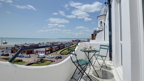 Balcony - Exquisite Apartment in Bexhill Kent With Balcony (Bexhill-on-Sea)