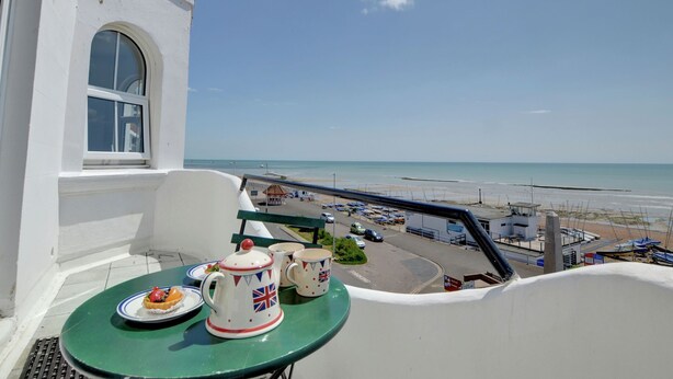 Balcony - Exquisite Apartment in Bexhill Kent With Balcony (Bexhill-on-Sea)