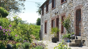 House | Exterior - Heritage Holiday Home in Assesse on Hilltop (Assesse)