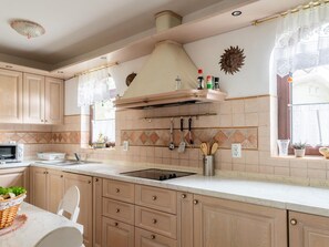 Private kitchen - Spacious Holiday Home in Verteneglio (Brtonigla)