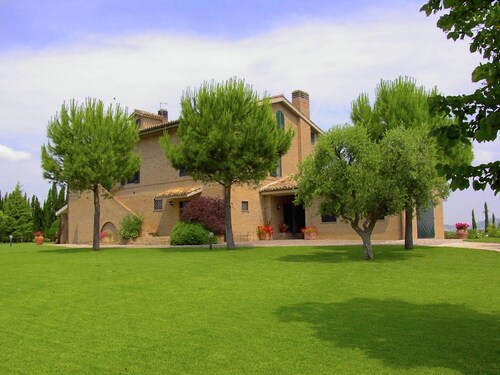 Luxurious Villa in Montelupone With Private Swimming Pool