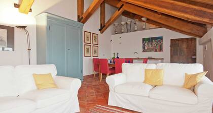 Belvilla by OYO Charming Apartment With Garden