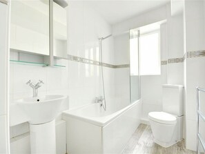 Combined shower/bathtub, towels - This Seafront Forth Floor Apartment Allows for Fantastic Seaviews From the Balcony (Brighton)