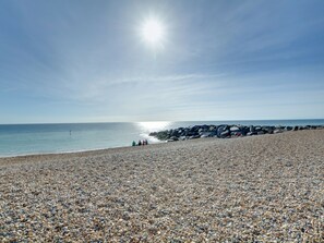 Beach - This Seafront Forth Floor Apartment Allows for Fantastic Seaviews From the Balcony (Brighton)