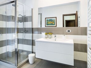 Bathroom - Lovely Luxury Villa With Private Pool Near the Center of Syracuse (Syracuse)