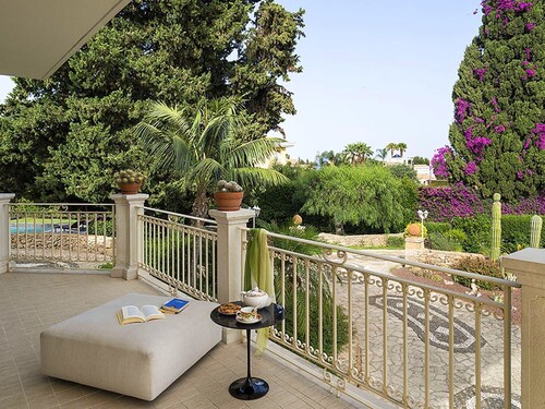 Lovely Luxury Villa With Private Pool Near the Center of Syracuse