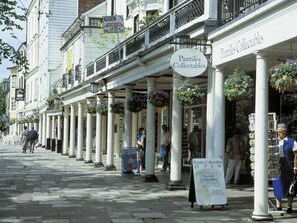 Exterior - Peaceful Apartment in Tunbridge Wells for Couples With Garden (Royal Tunbridge Wells)
