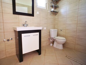 Bungalow | Badezimmer | Dusche, Handtücher