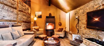 Relaxing Retreat Near Forests