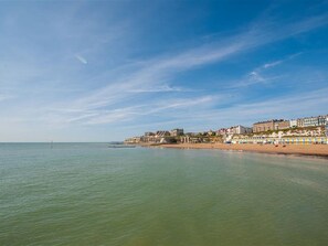 Beach - Calm Holiday Home in Broadstairs Kent With Garden (Broadstairs)
