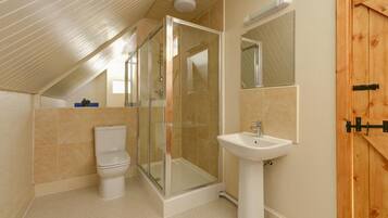 Bathtub, towels