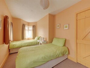 3 bedrooms, individually furnished, bed sheets - Calm Holiday Home in Broadstairs Kent With Garden (Broadstairs)