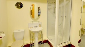 Shower, towels - Modern Holiday Home in Milford Haven With Balcony (Milford Haven)