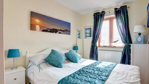 2 bedrooms, minibar, bed sheets - Modern Holiday Home in Milford Haven With Balcony (Milford Haven)