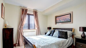 2 bedrooms, minibar, bed sheets - Modern Holiday Home in Milford Haven With Balcony (Milford Haven)