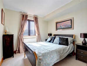 2 bedrooms, minibar, bed sheets - Modern Holiday Home in Milford Haven With Balcony (Milford Haven)