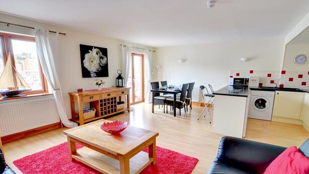 House | Exterior - Modern Holiday Home in Milford Haven With Balcony (Milford Haven)