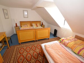 House | 4 bedrooms, bed sheets - Idyllic Villa With Private Pool in Trebusin Czech Republic (Trebusin)