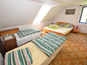 House | 4 bedrooms, bed sheets - Idyllic Villa With Private Pool in Trebusin Czech Republic (Trebusin)