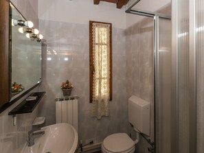 House | Bathroom - Belvilla by OYO Casa Rosa (Terranuova Bracciolini)