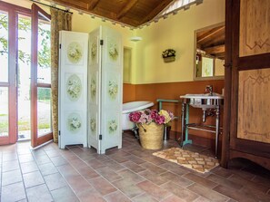 Bathroom - Tasteful Apartment in Roselle Terme With Fenced Garden (Grosseto)