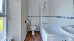 Bathroom - Beautiful Holiday Home in Rhydlewis With Garden (Llandysul)