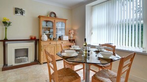 Dining - Beautiful Holiday Home in Rhydlewis With Garden (Llandysul)