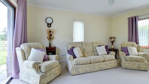 Living room - Beautiful Holiday Home in Rhydlewis With Garden (Llandysul)