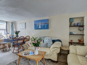 Dining - Captivating Holiday Home That Gives you a Real Beach Feeling (Bideford)