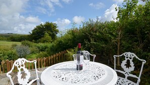 Balcony - Spacious Holiday Home in Ilkerton With Garden (Lynton)