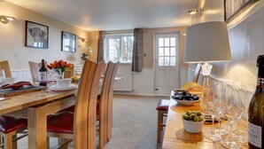 Dining - Spacious Holiday Home in Ilkerton With Garden (Lynton)