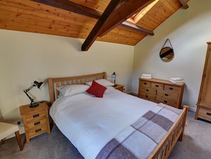 2 habitaciones, muebles diferentes y ropa de cama 